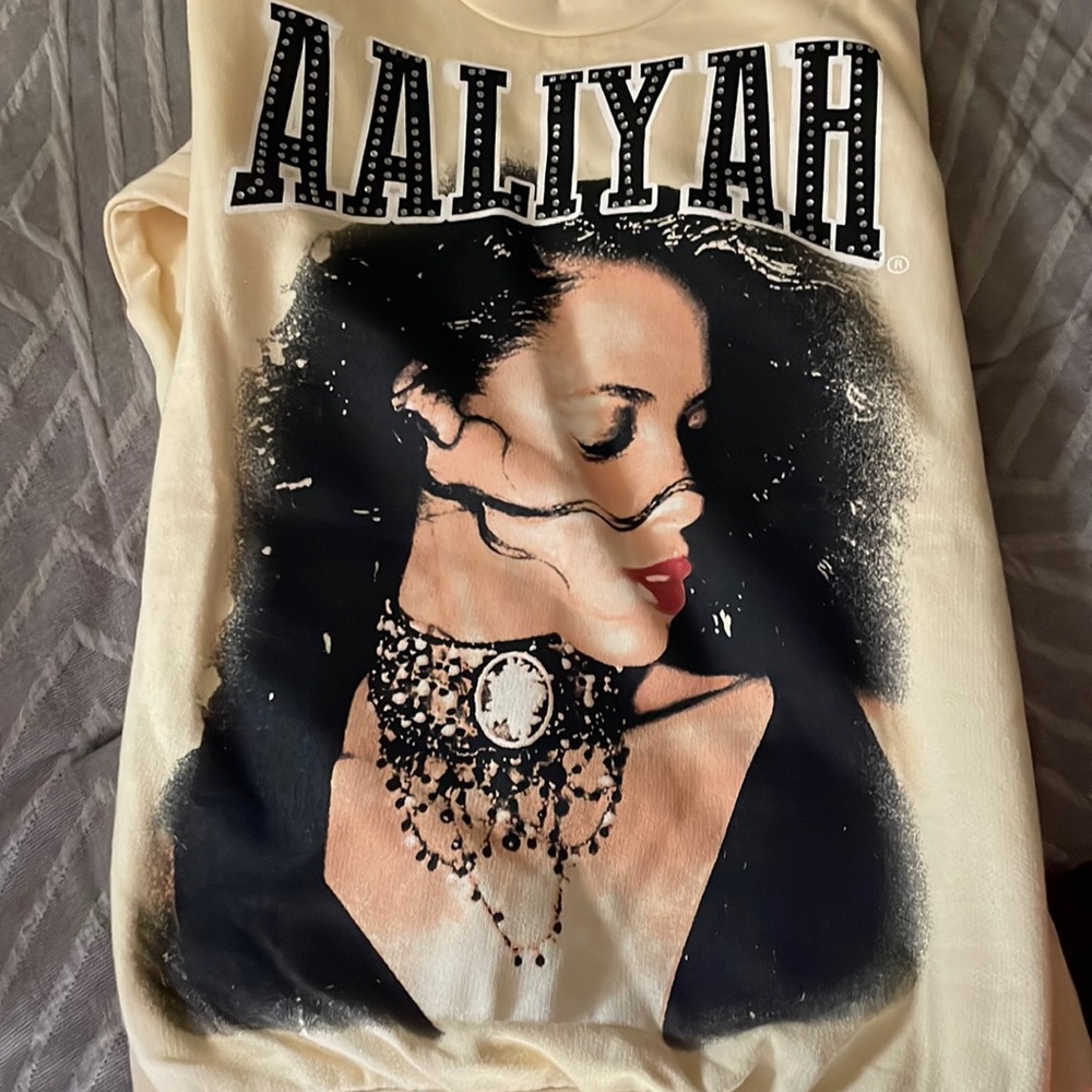 Aaliyah Sweatshirt - Never worn